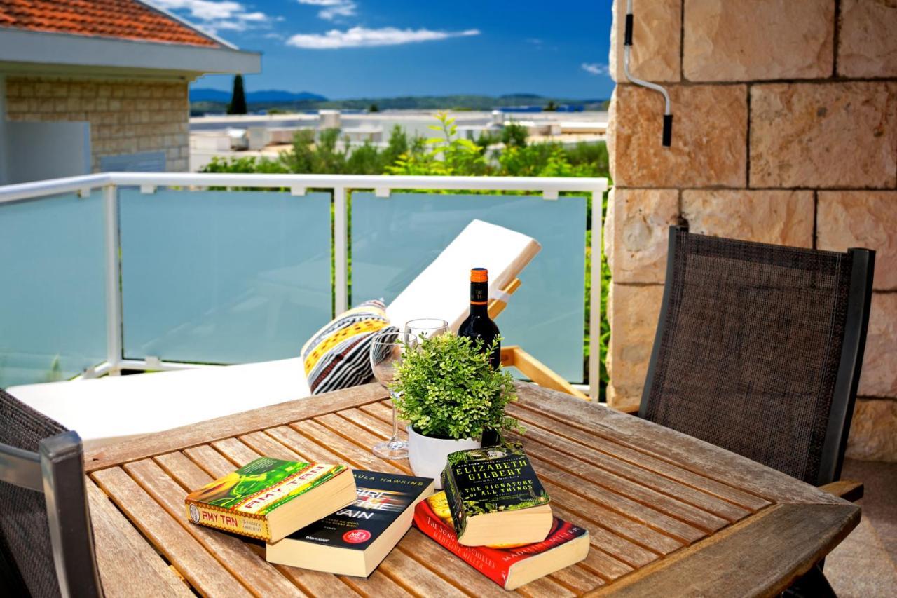 Terrace *
