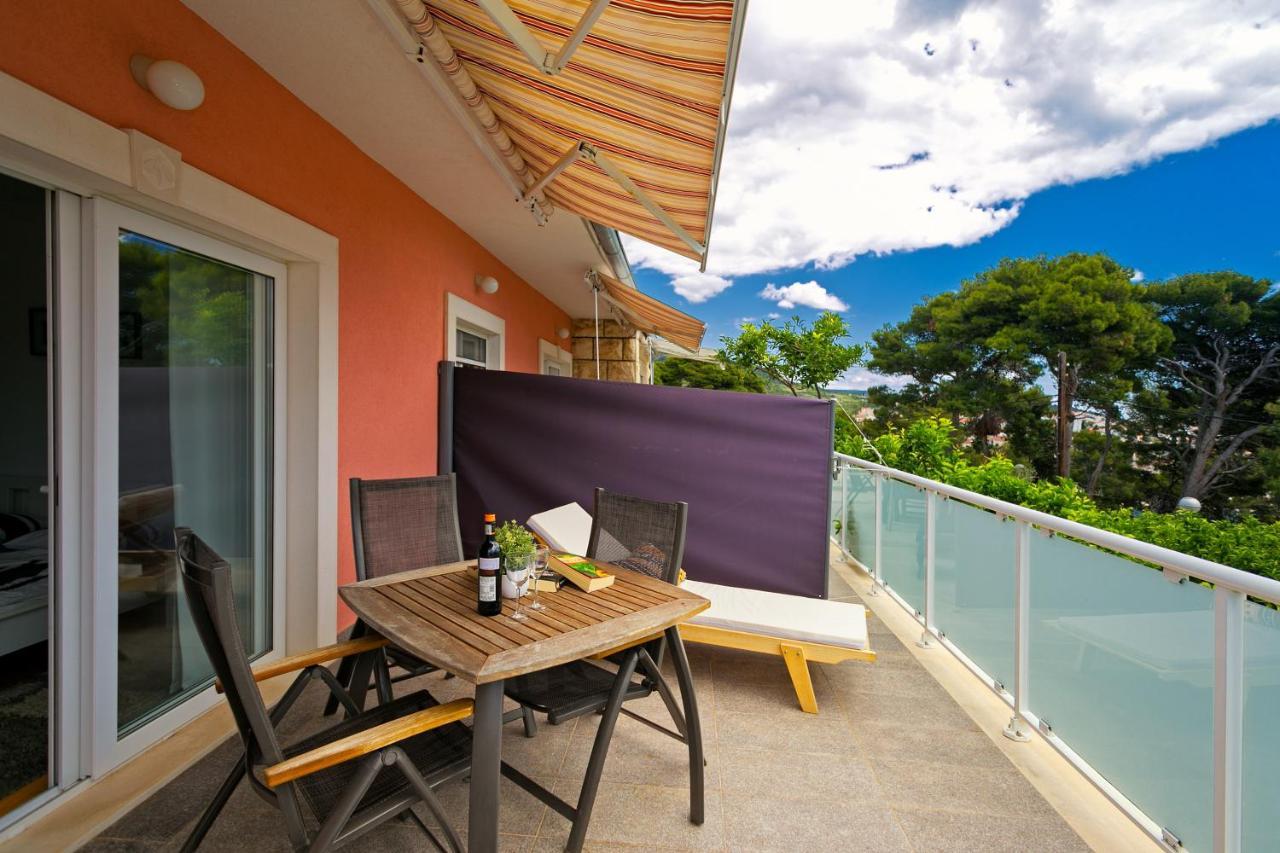Apartment Terrace *