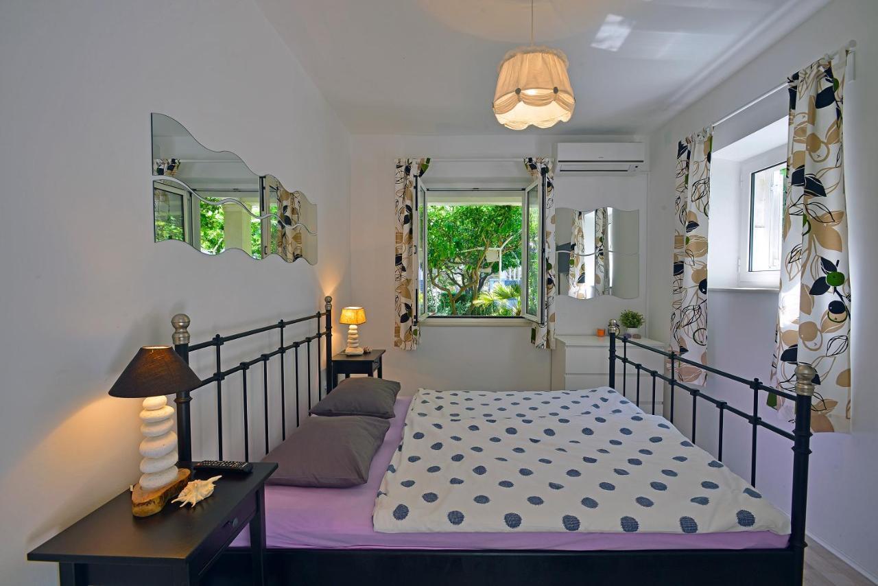Apartment Terrace *