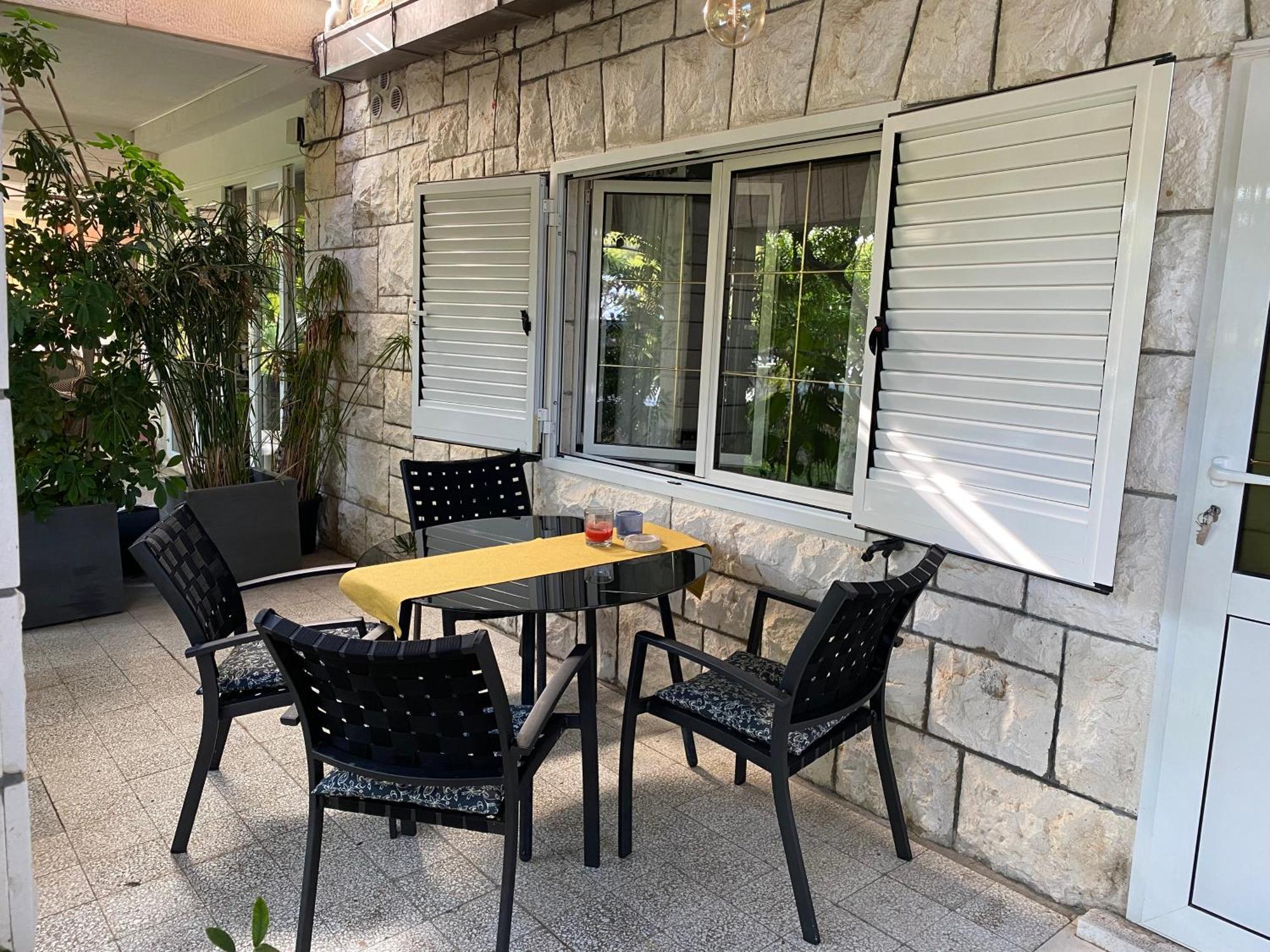 Terrace Apartment *